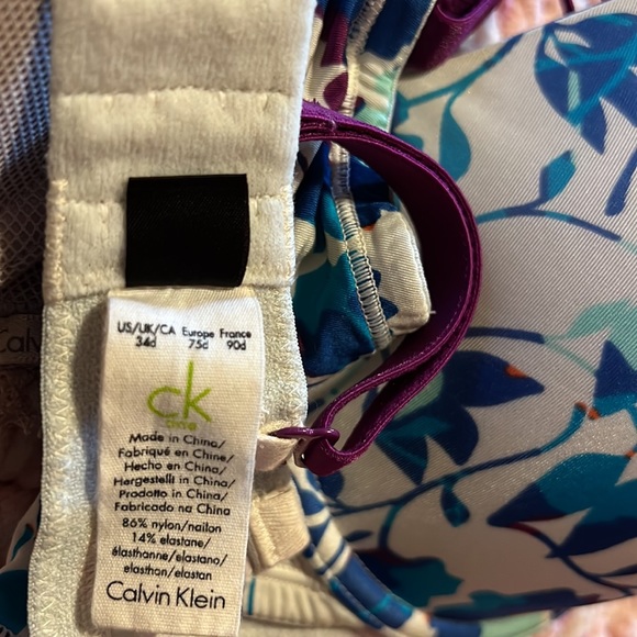 Calvin Klein One both are 34D - Picture 6 of 9